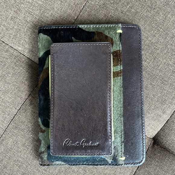 Robert Graham passport and phone case. New in box